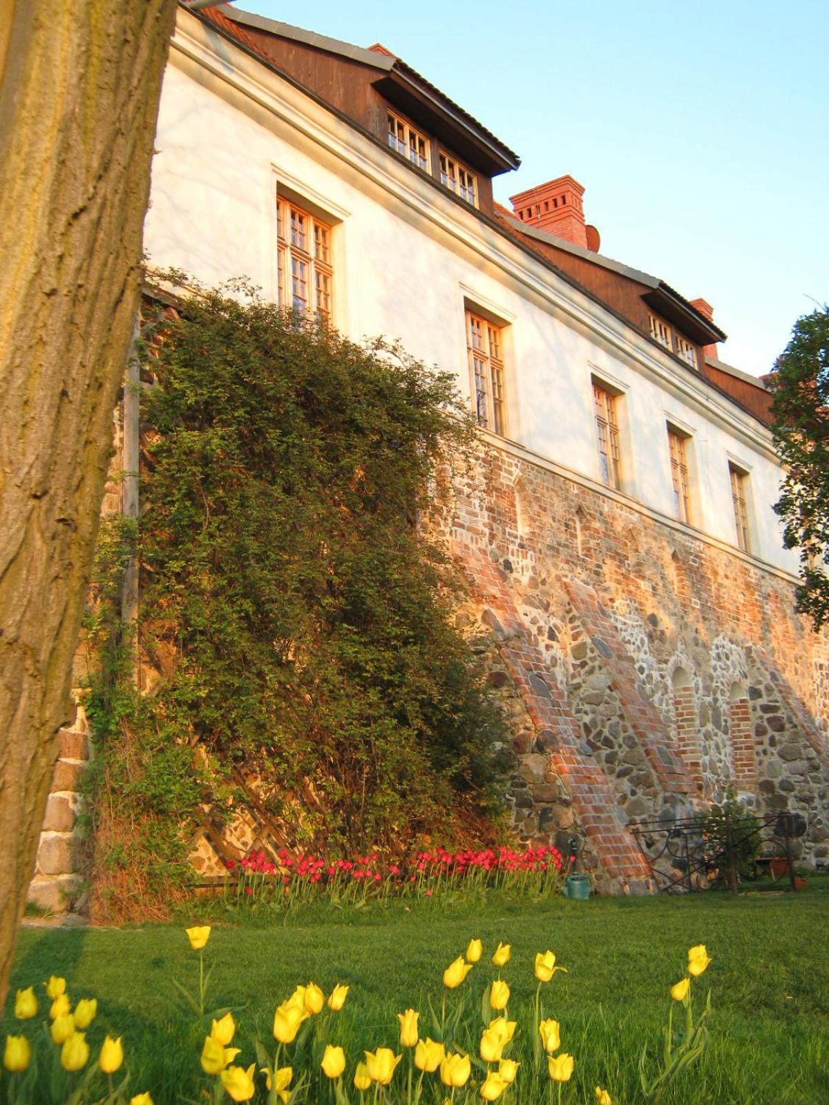 Klasztor Cedynia Hotel Exterior photo